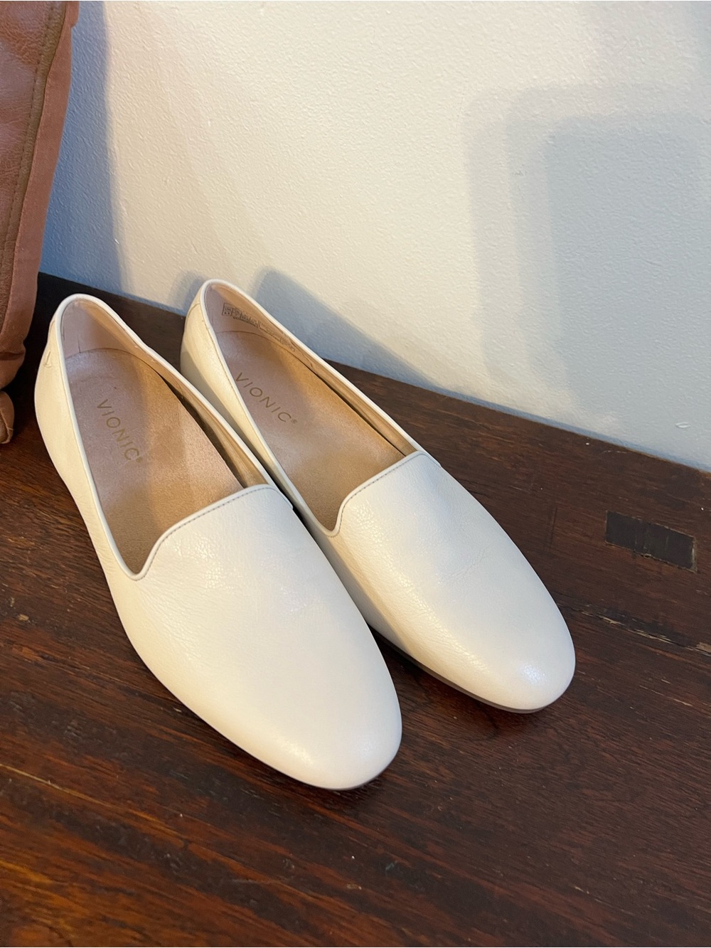 Vionic Women's Cream Slip-On Loafer Willa